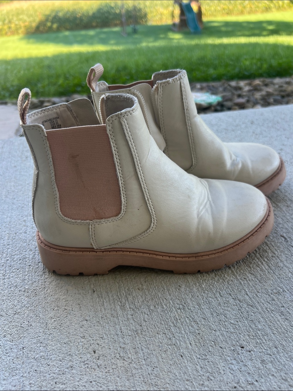 wonder nation Cream Chelsea Boots with Pink Elastic Panels